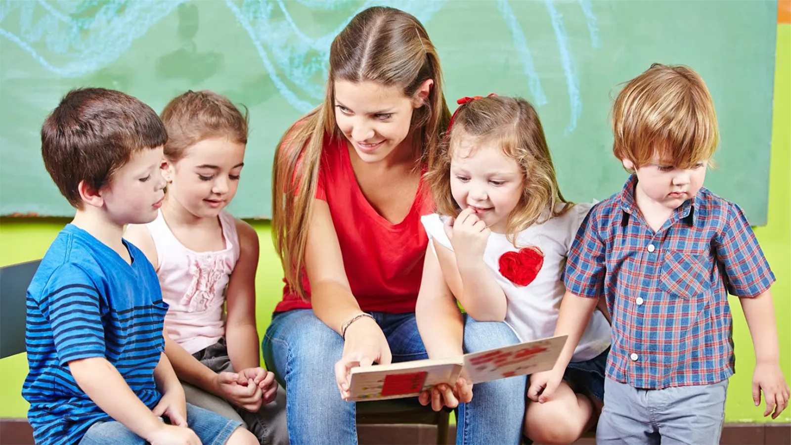 Séance de conte pour enfants à la crèche ABC Academy Rabat